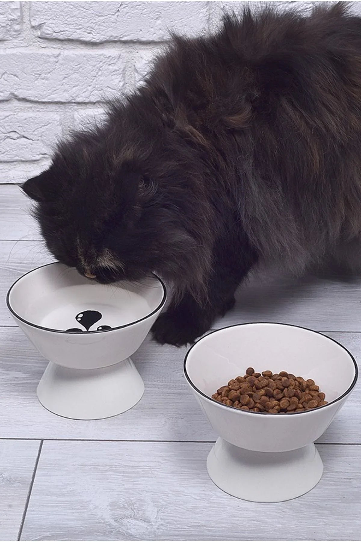 Ergonomik 2'li Ayaklı Beyaz Seramik Kedi Köpek Mama ve Su Kabı Seti (400ml) - Siyah Çizgili Pati Desenli - Sağlıklı Beslenme İçin Yükseltilmiş Mama Kabı - Selenica
